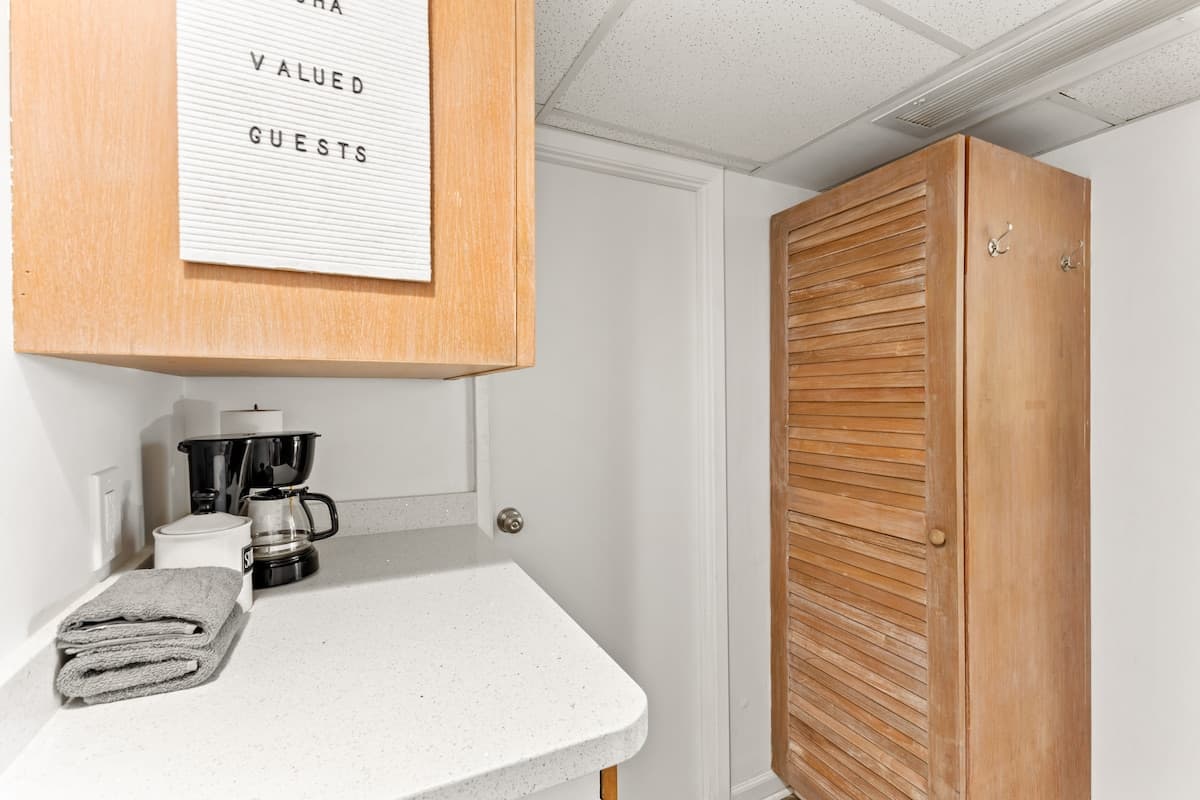 Free Parking & Great Location! Aqua Palms Waikiki - Photo 3