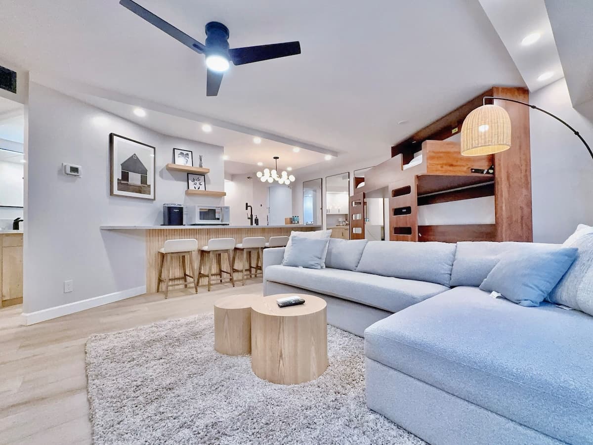 Financial District 1BR-Fully Renovated w/Parking - Photo 1