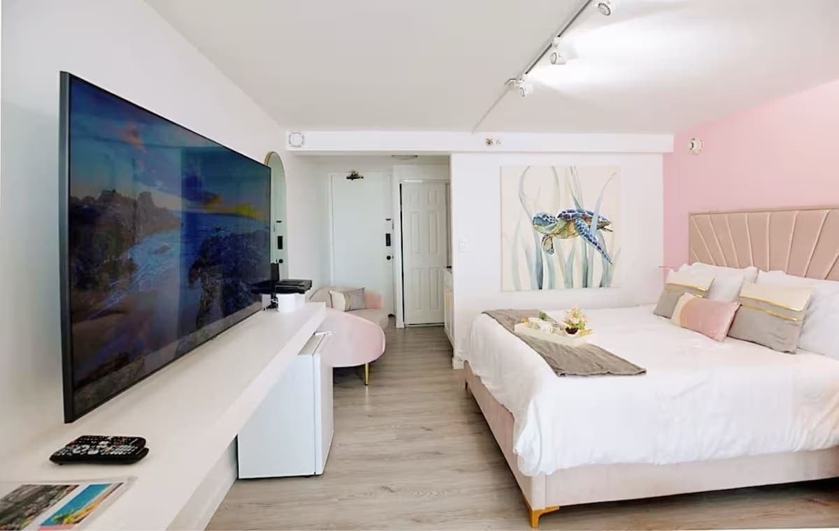 Beautiful Pink Studio Suite-Waikiki Beach - Photo 5