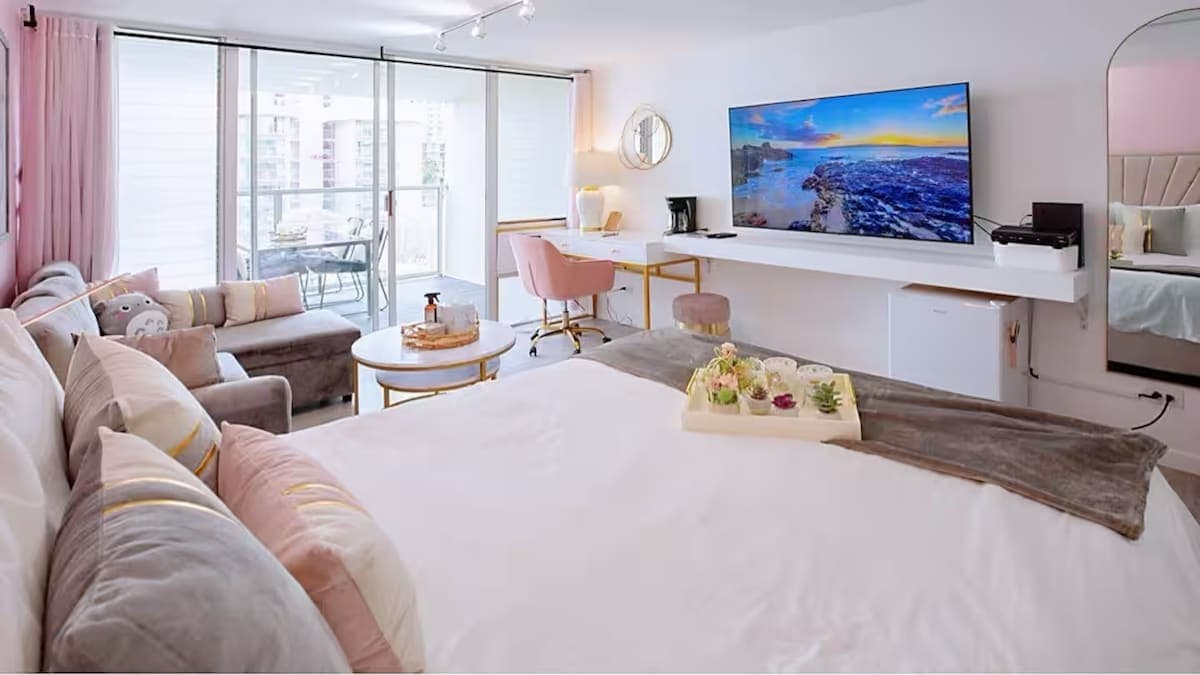 Beautiful Pink Studio Suite-Waikiki Beach - Photo 4