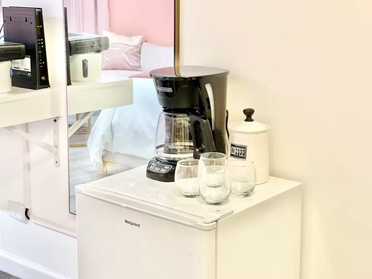 Beautiful Pink Studio Suite-Waikiki Beach - Photo 1
