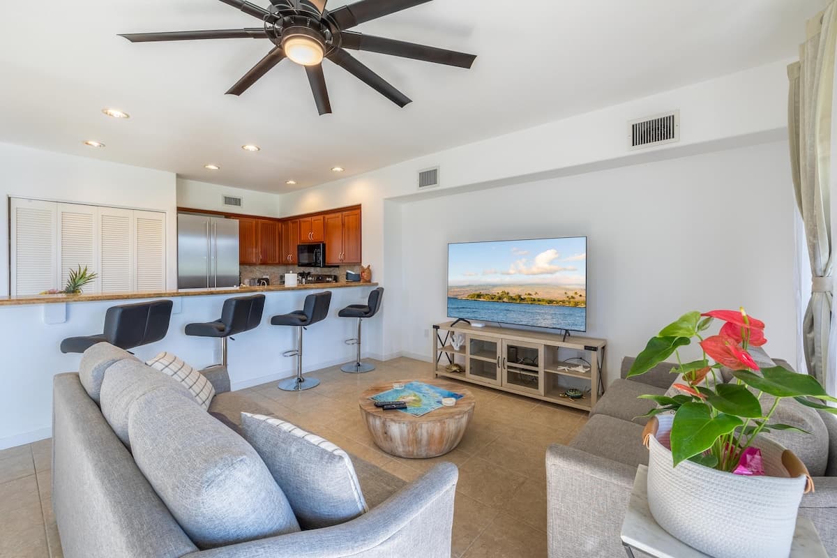 Condo in Waimea · ★5.0 · 3 bedrooms · 4 beds · 3 private baths - Photo 2