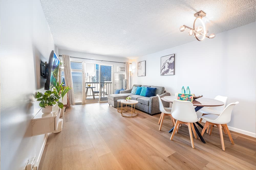 2b2b Spacious Apartment central waikiki parking - Photo 1