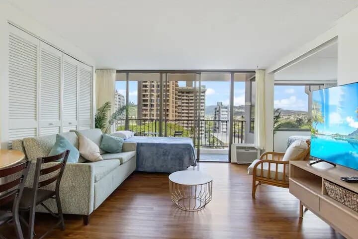 Condo in Honolulu · ★4.53 · 1 bedroom · 4 beds · 1 private bath - Photo 3