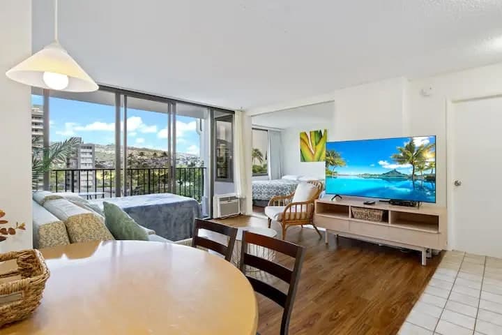 Condo in Honolulu · ★4.53 · 1 bedroom · 4 beds · 1 private bath - Photo 1