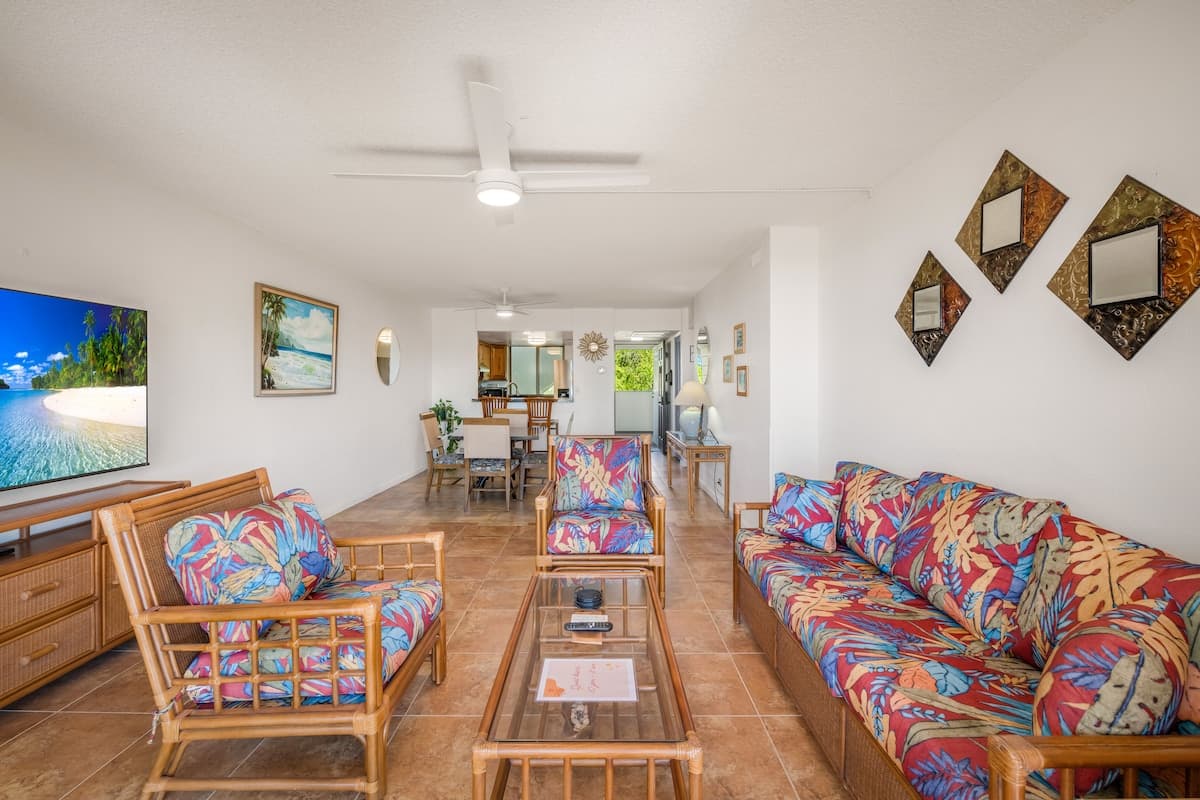 Condo in Kailua-Kona · ★4.9 · 2 bedrooms · 4 beds · 2 baths - Photo 3