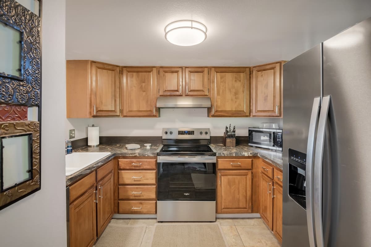 Condo in Kailua-Kona · ★4.9 · 2 bedrooms · 4 beds · 2 baths - Photo 5