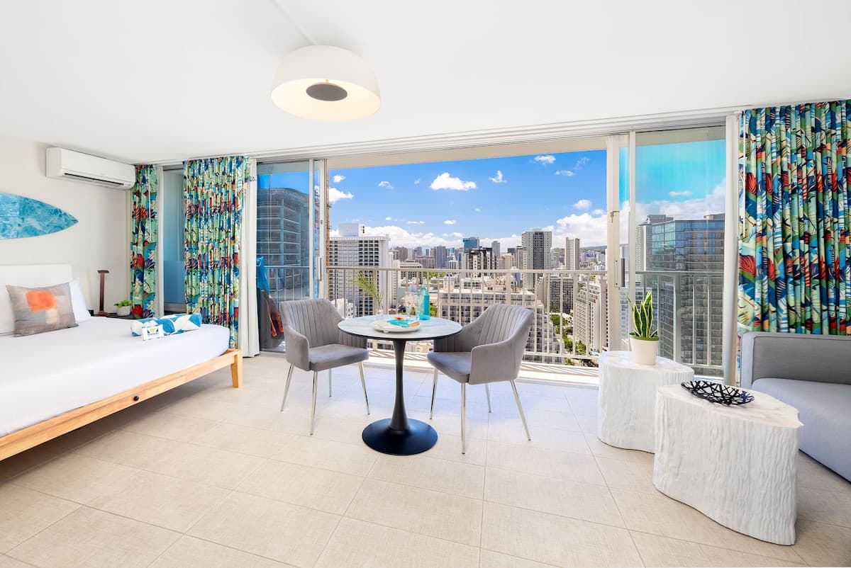 Condo in Honolulu · ★4.93 · Studio · 1 bed · 1 private bath - Photo 1