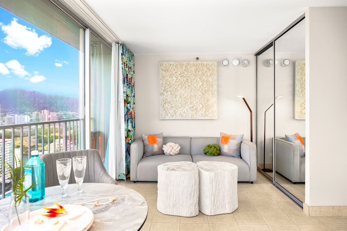 Condo in Honolulu · ★4.93 · Studio · 1 bed · 1 private bath - Photo 3