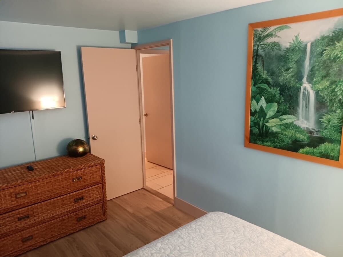 Hotel in Honolulu · ★4.54 · 3 bedrooms · 3 beds · 1 private bath - Photo 4