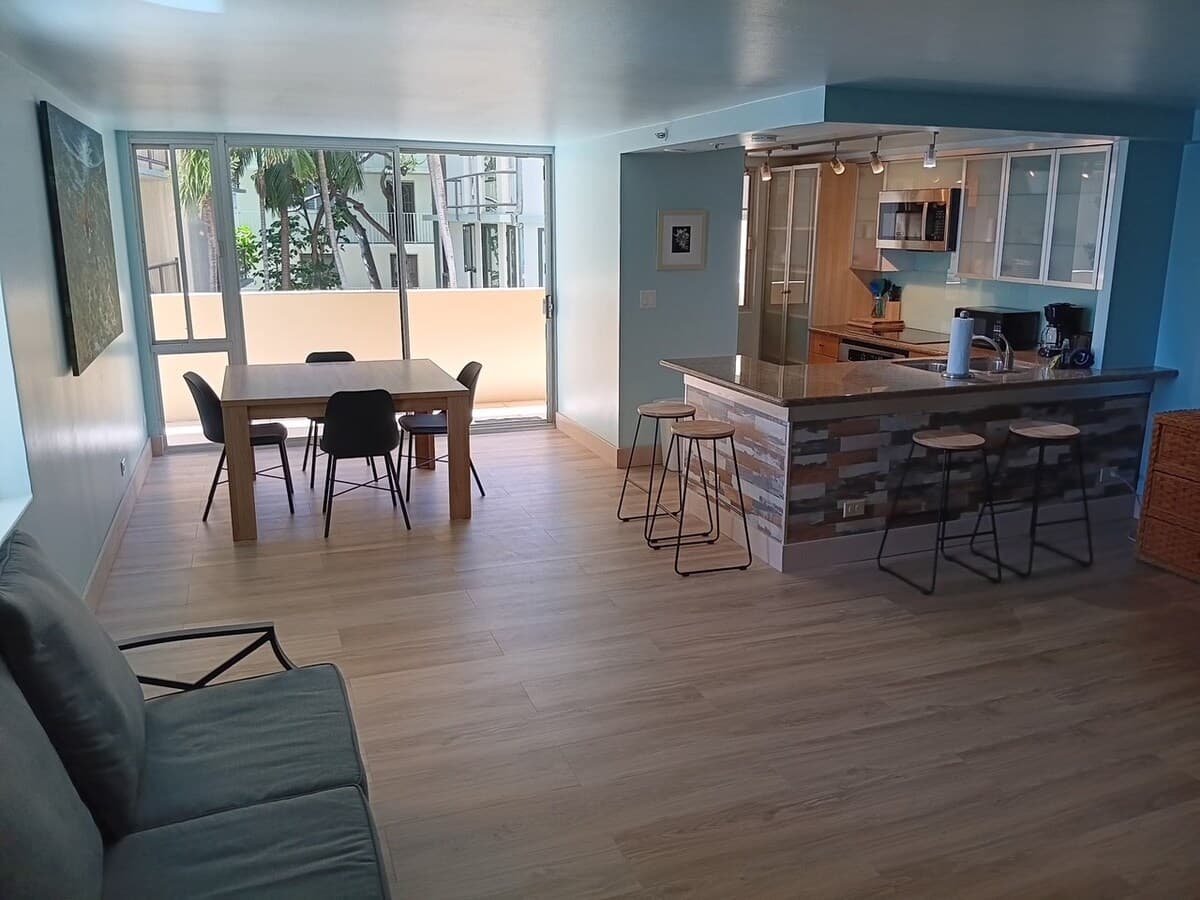 Hotel in Honolulu · ★4.54 · 3 bedrooms · 3 beds · 1 private bath - Photo 5