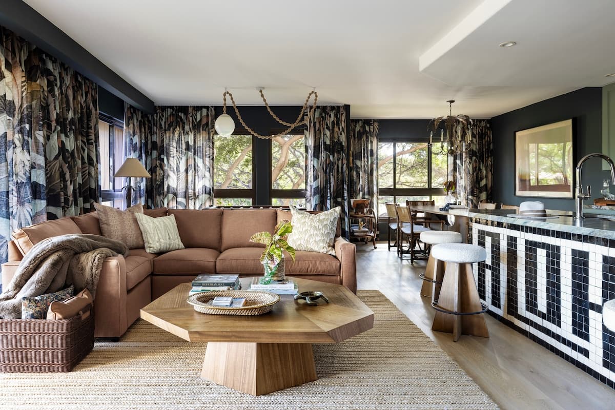 Condo in Lahaina · ★4.96 · 2 bedrooms · 4 beds · 2 private baths - Photo 4