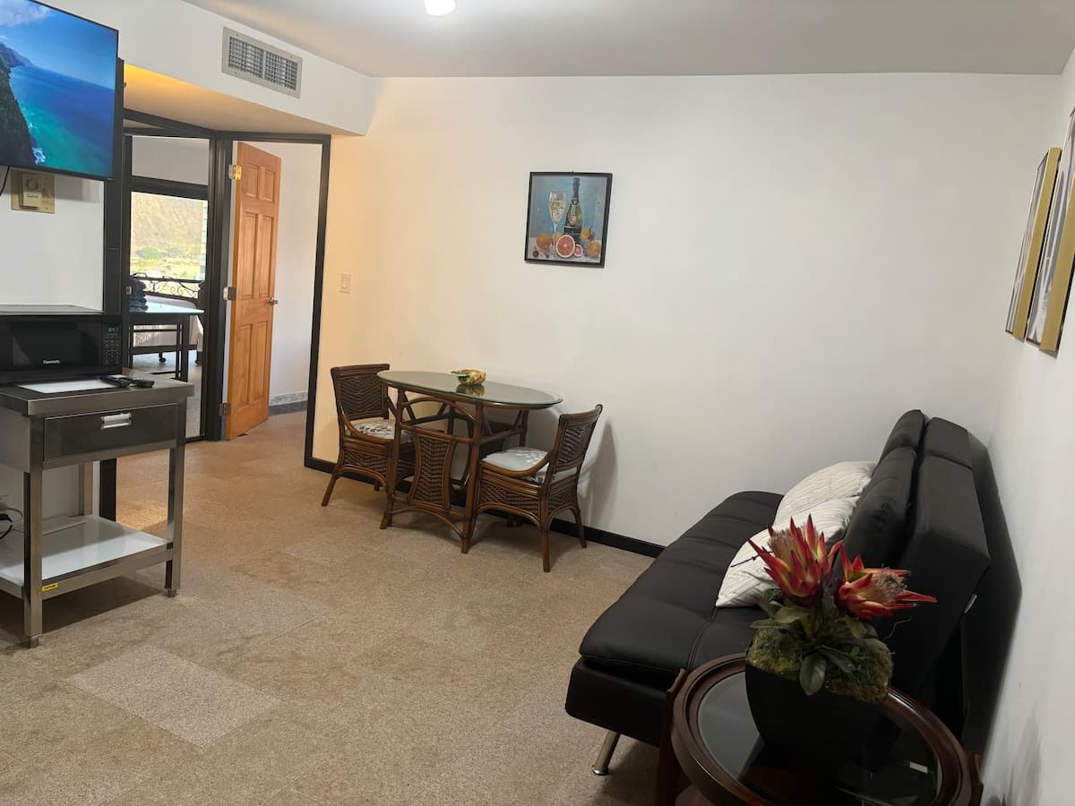 Condo in Honolulu · ★4.78 · 1 bedroom · 3 beds · 1 private bath - Photo 1