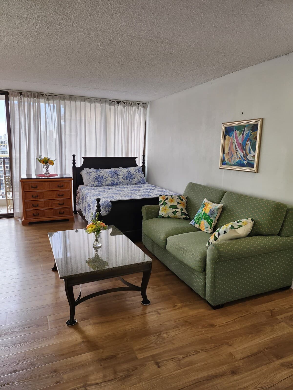 Condo in Honolulu · ★4.81 · 1 bedroom · 3 beds · 1 private bath - Photo 5