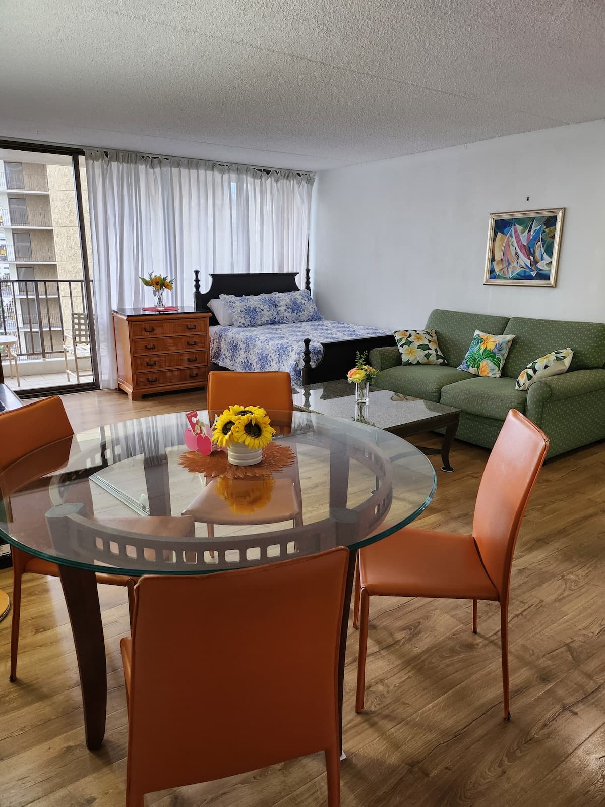 Condo in Honolulu · ★4.81 · 1 bedroom · 3 beds · 1 private bath - Photo 4