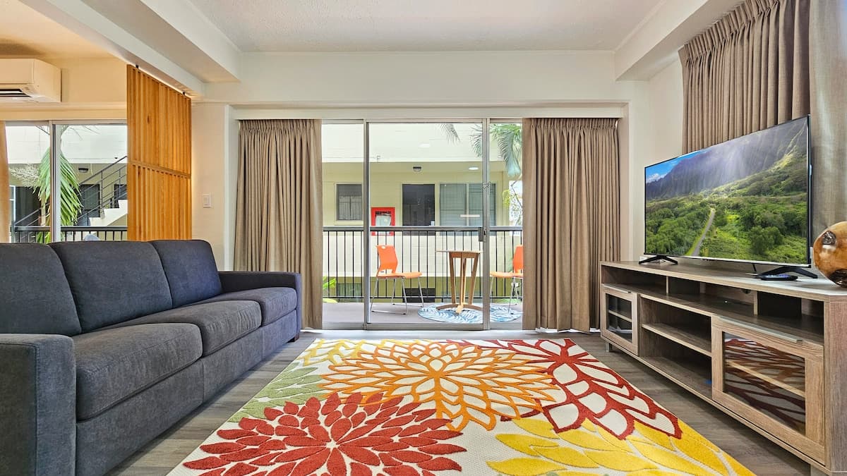 2412 PE St 205 Queen Bed, Futon, Kitchen, Lanai - Photo 2