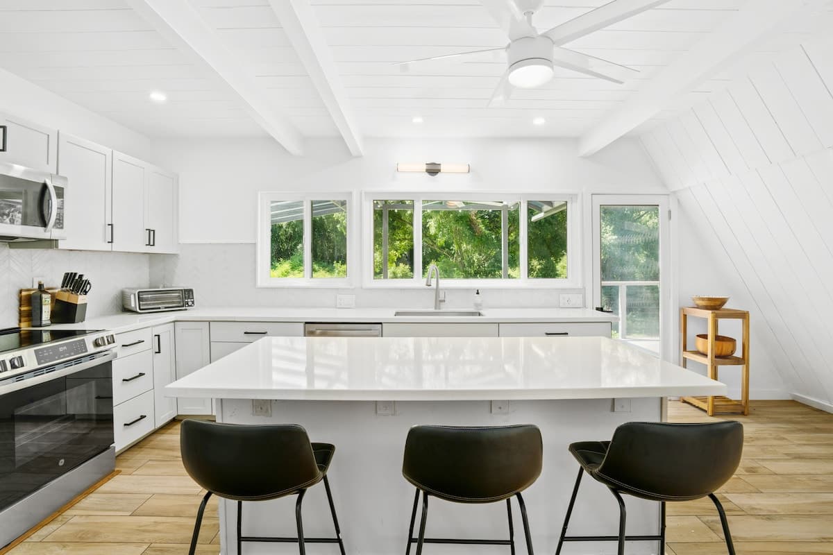 Home in Hanalei · ★5.0 · 3 bedrooms · 3 beds · 2 baths - Photo 4
