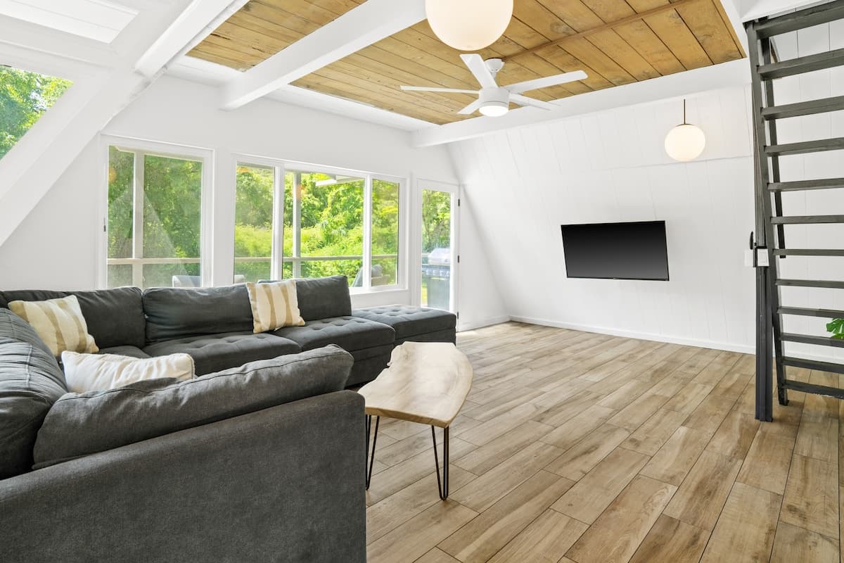 Home in Hanalei · ★5.0 · 3 bedrooms · 3 beds · 2 baths - Photo 2