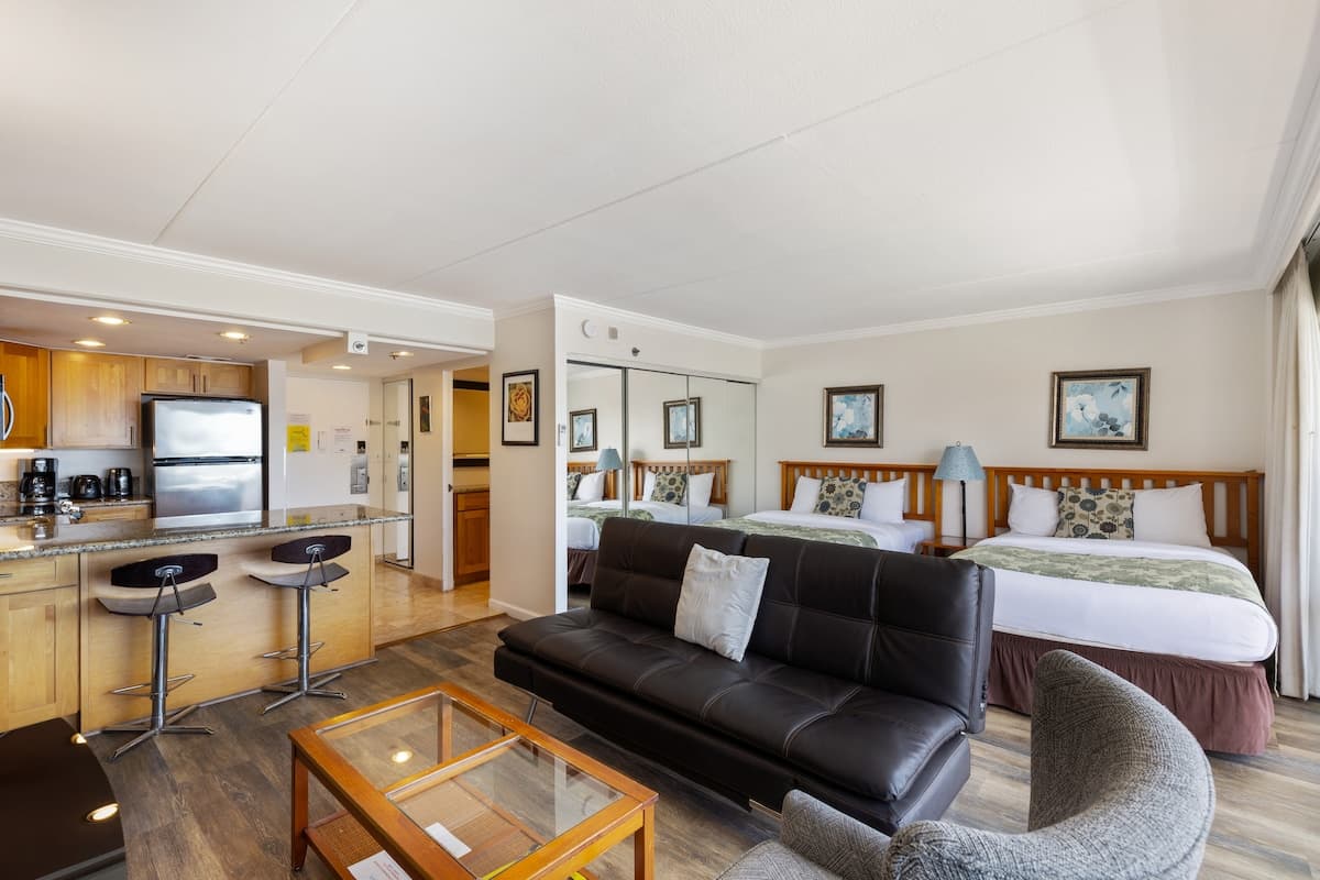 Condo in Honolulu · ★4.8 · Studio · 3 beds · 1 private bath - Photo 5