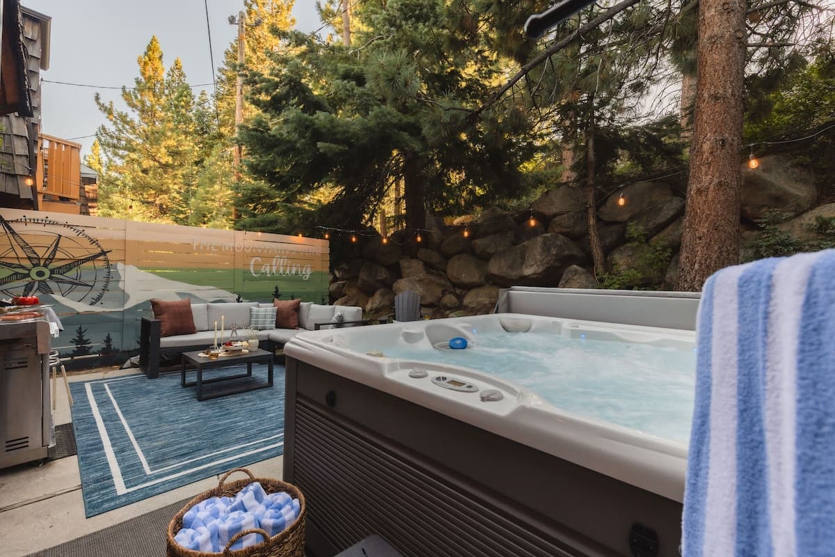 Cabin in Incline Village · ★5.0 · 3 bedrooms · 4 beds · 2.5 private baths - Photo 1