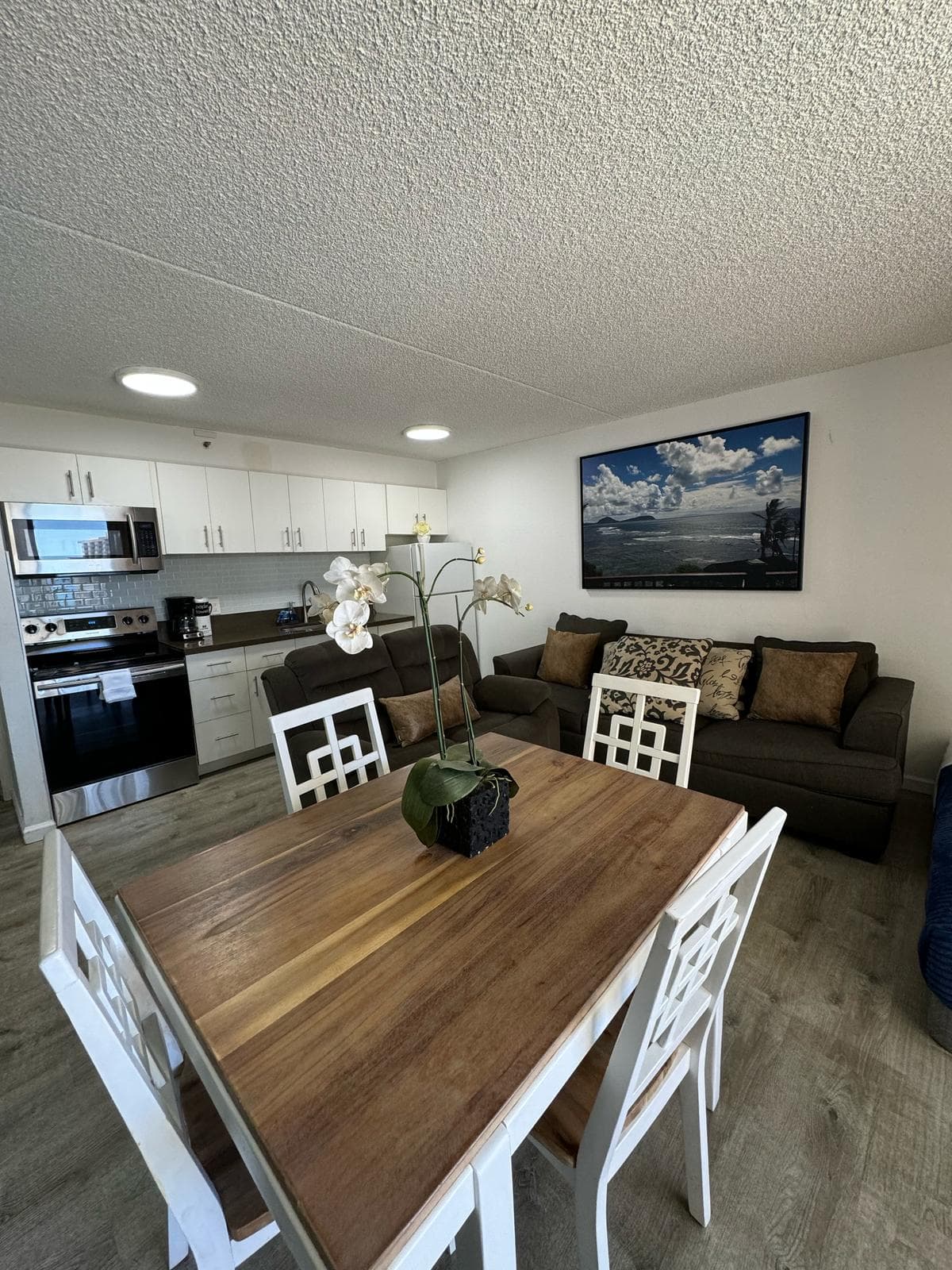 Condo in Honolulu · ★4.76 · 1 bedroom · 3 beds · 1 private bath - Photo 2