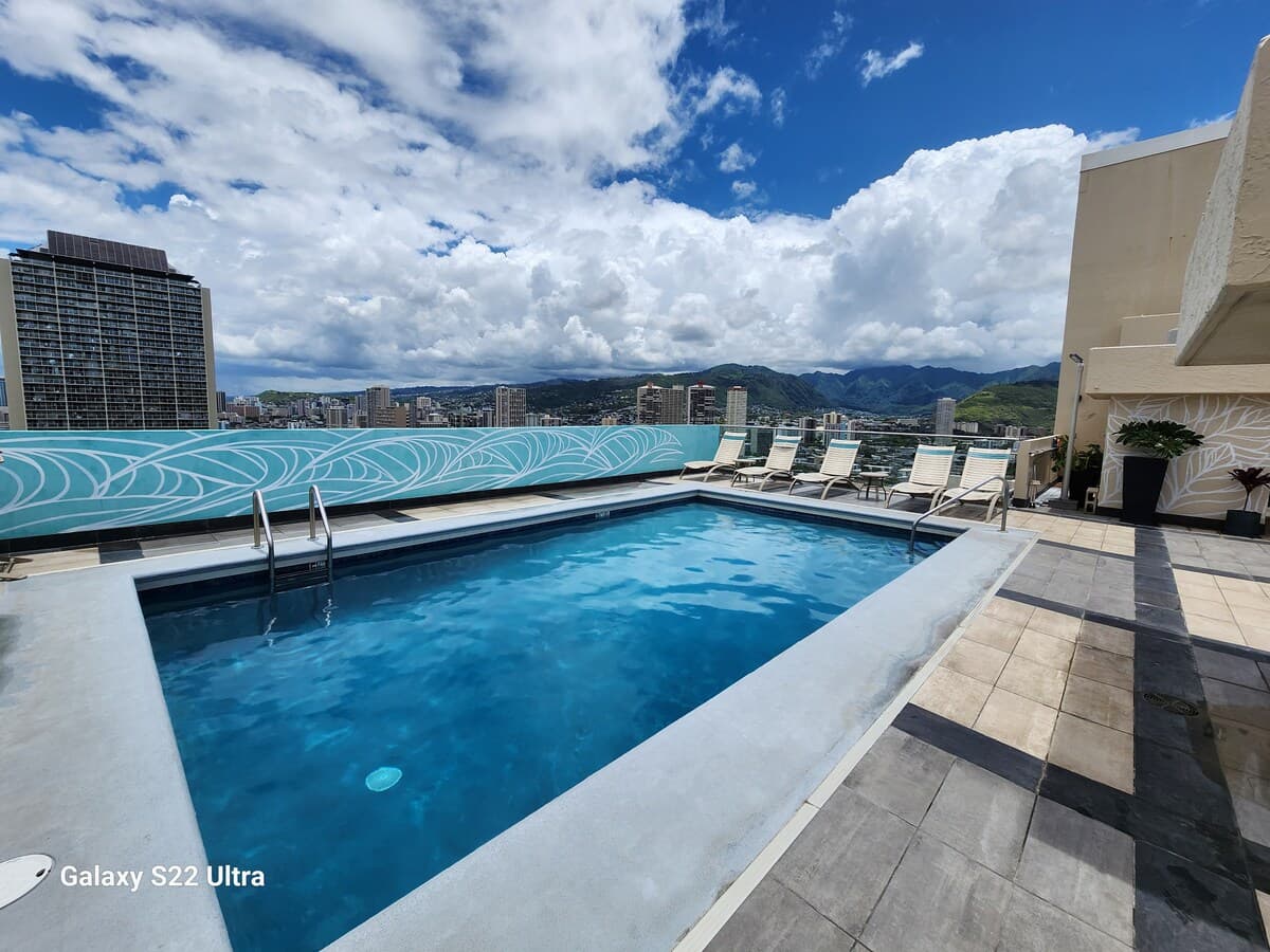Condo in Honolulu · ★4.89 · Studio · 1 bed · 1 private bath - Photo 1