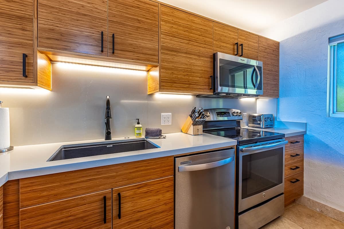 Oceanfront Ground Floor w/Stunning Sunset Views - Photo 4