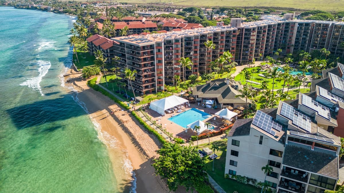 Condo in Lahaina · ★4.89 · 2 bedrooms · 4 beds · 2 shared baths - Photo 3