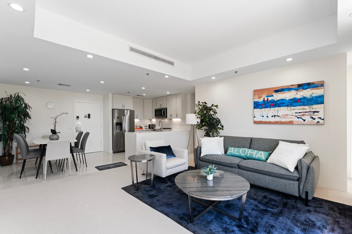 Condo in Honolulu · ★4.97 · 2 bedrooms · 6 beds · 2 private baths - Photo 4