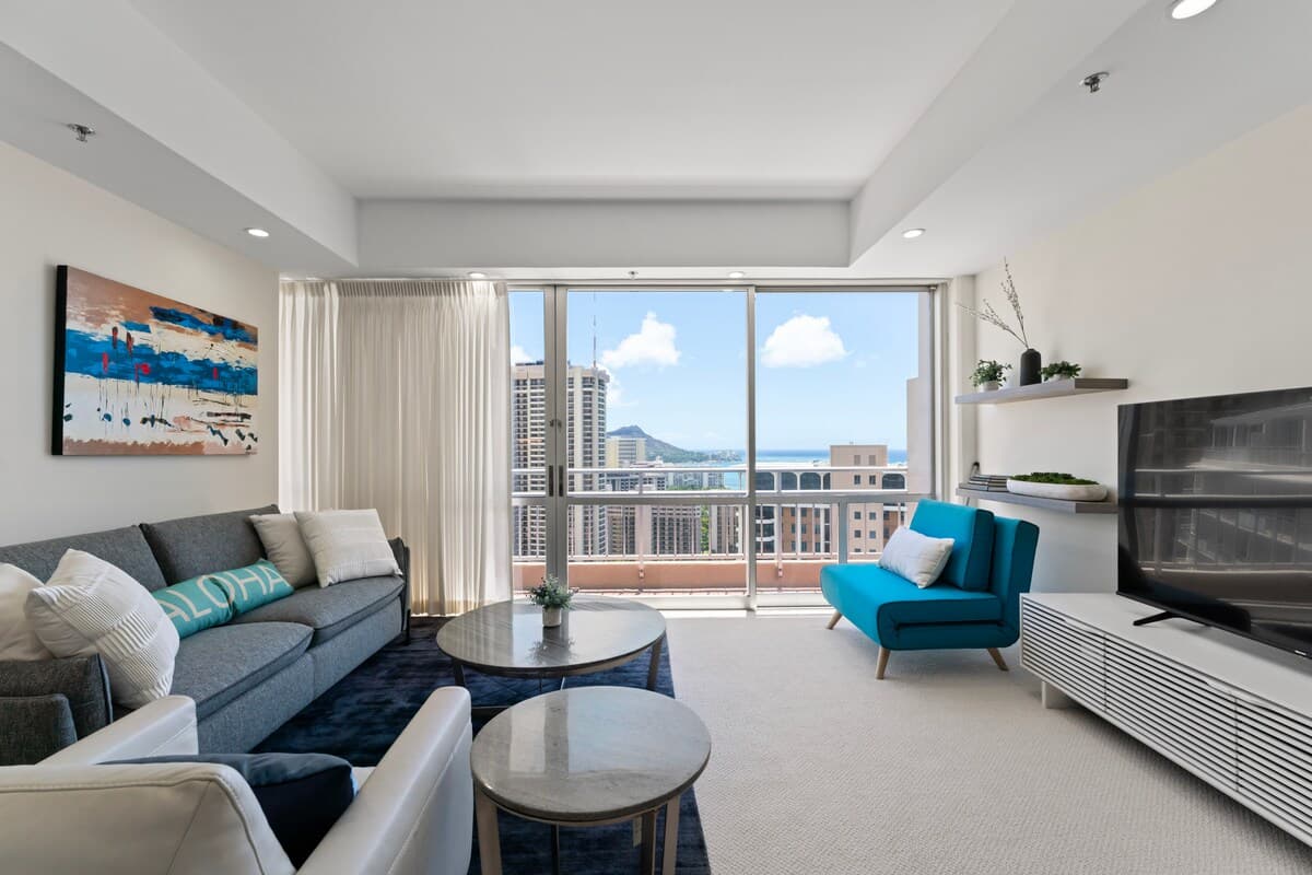 Condo in Honolulu · ★4.97 · 2 bedrooms · 6 beds · 2 private baths - Photo 3
