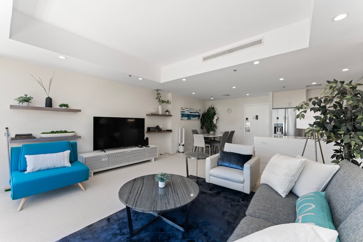 Condo in Honolulu · ★4.97 · 2 bedrooms · 6 beds · 2 private baths - Photo 5