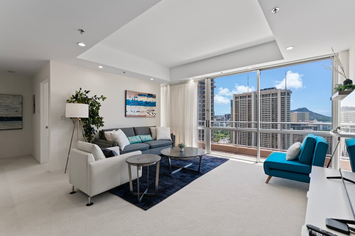 Condo in Honolulu · ★4.97 · 2 bedrooms · 6 beds · 2 private baths - Photo 1