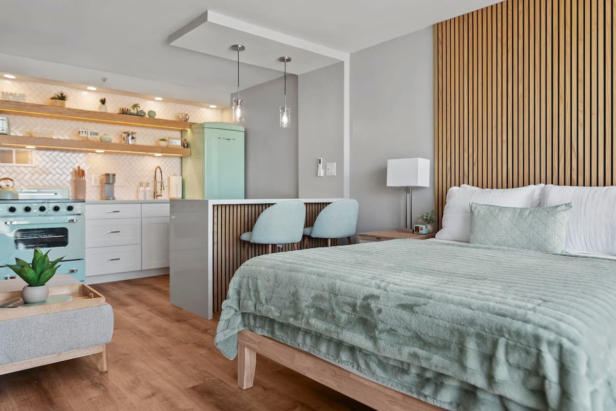 Luxury Waikiki Condo w/ Retro Charm & FREE Parking - Photo 4