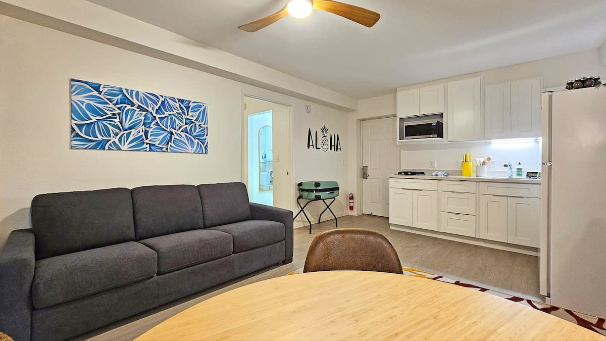 2412 PE St. 104 King Bed 1 Bedroom & One Parking - Photo 3