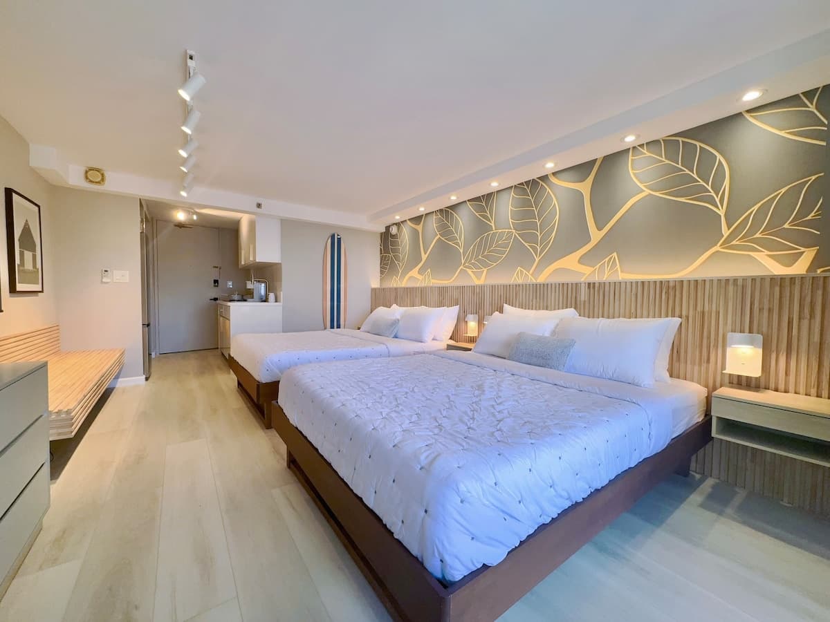 19F-Stunning Modern Studio/2 Queens-Waikiki Beach~ - Photo 1