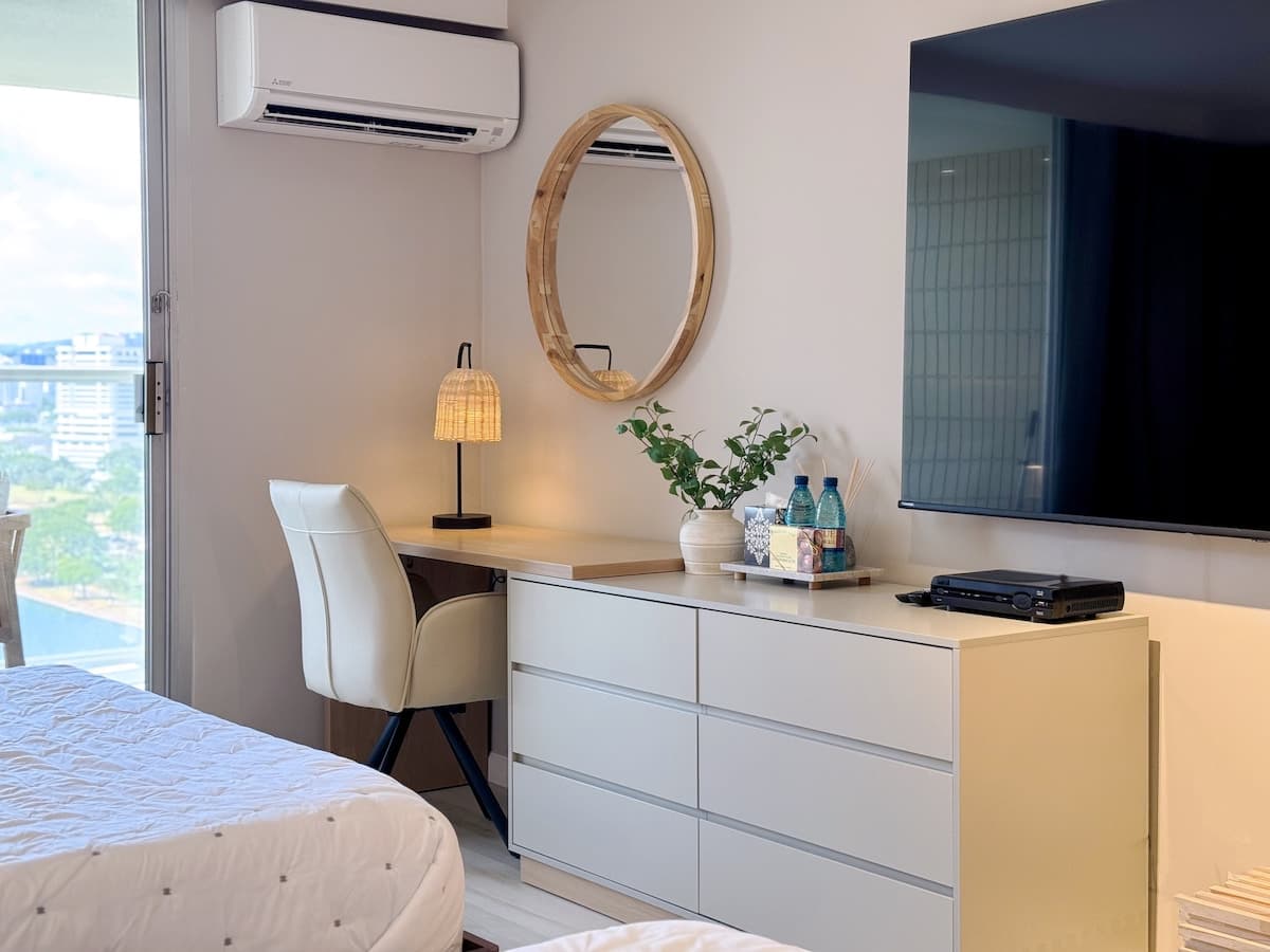 19F-Stunning Modern Studio/2 Queens-Waikiki Beach~ - Photo 3