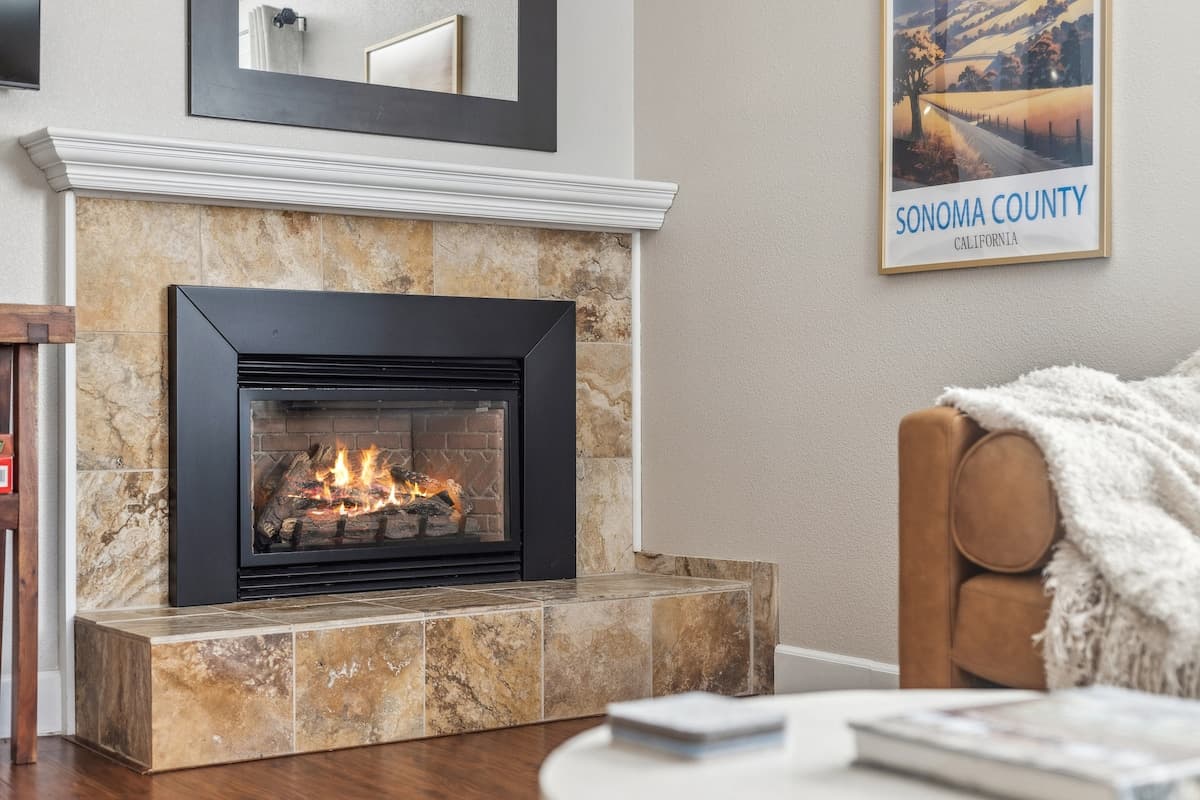 Hilltop Wine Country Retreat with Mountain Views - Photo 5