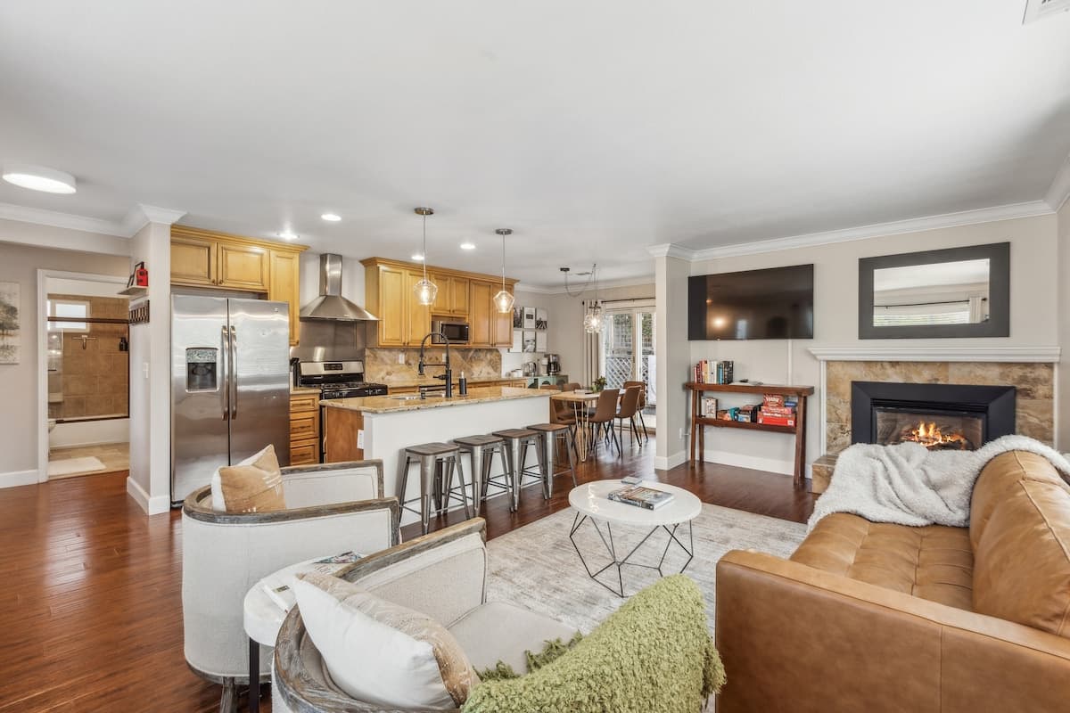 Hilltop Wine Country Retreat with Mountain Views - Photo 3