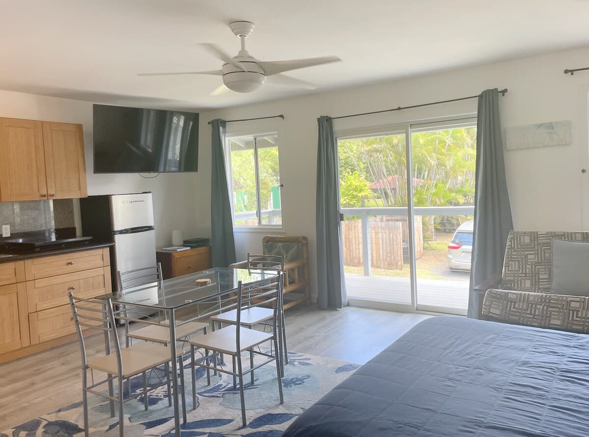 Breezy Studio w/ Balcony + BBQ | Near Ho'okipa - Photo 5