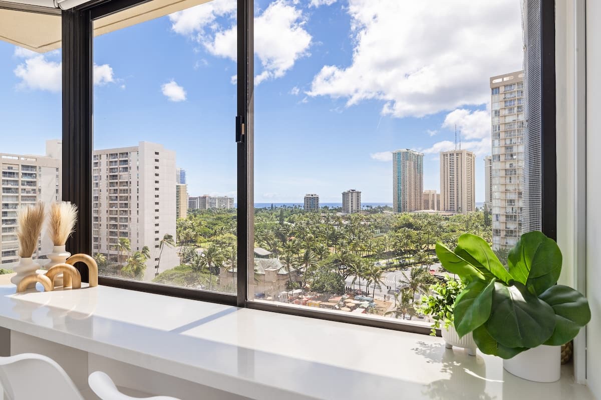 Ocean Breeze Waikiki Corner Oasis - Photo 4