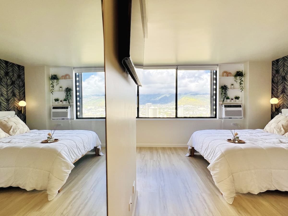Skyline Serenity: Waikiki Mountain View Studio - Photo 3