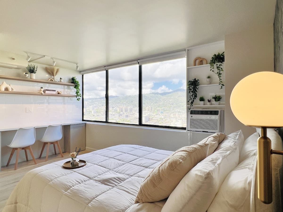 Skyline Serenity: Waikiki Mountain View Studio - Photo 1
