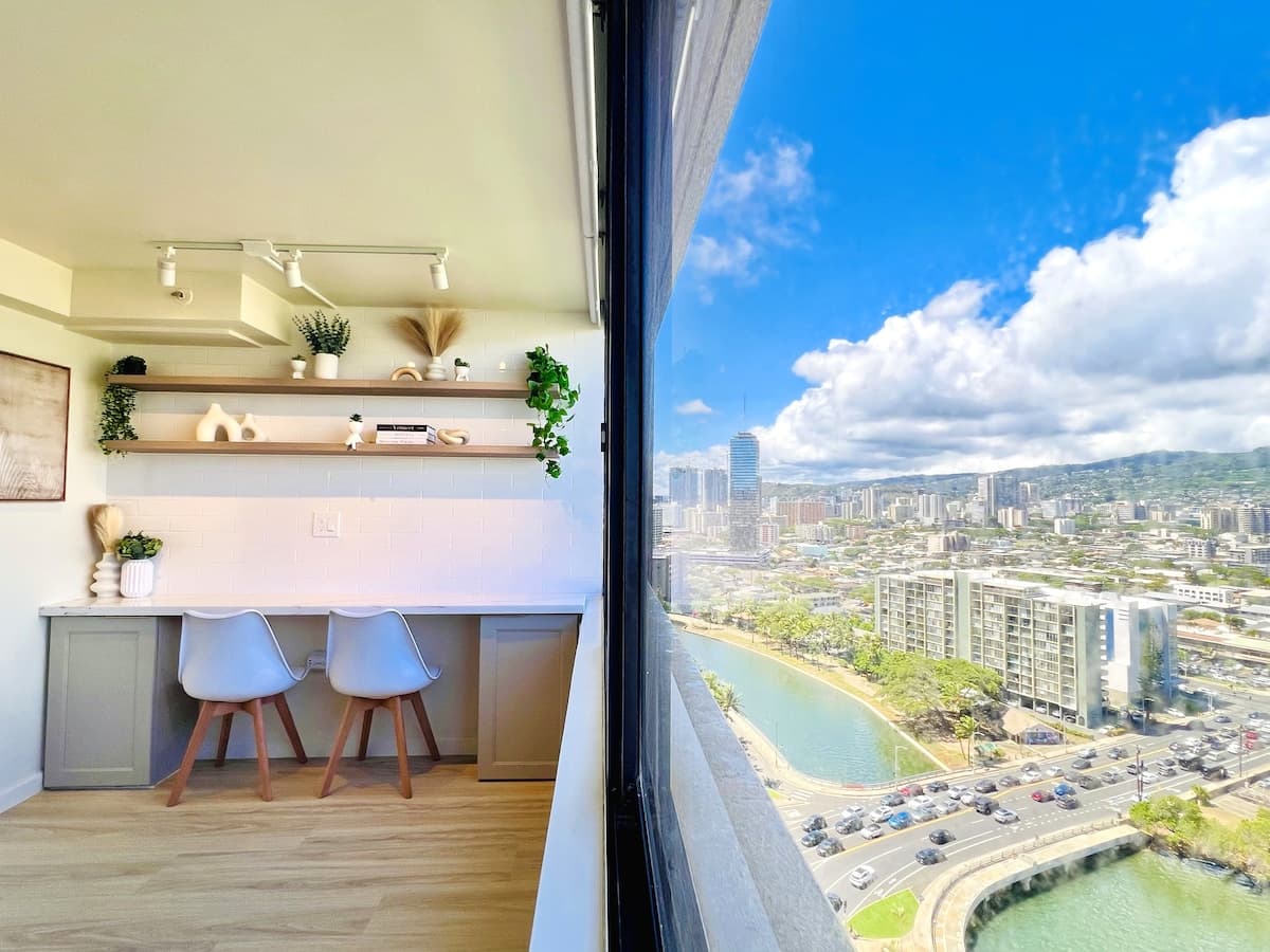 Skyline Serenity: Waikiki Mountain View Studio - Photo 4
