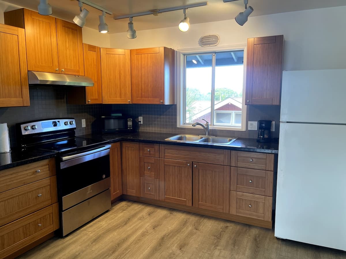Bright 1BR Retreat, 2 Balconies + Full Kitchen - Photo 3