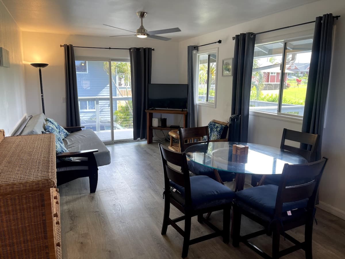 Bright 1BR Retreat, 2 Balconies + Full Kitchen - Photo 1