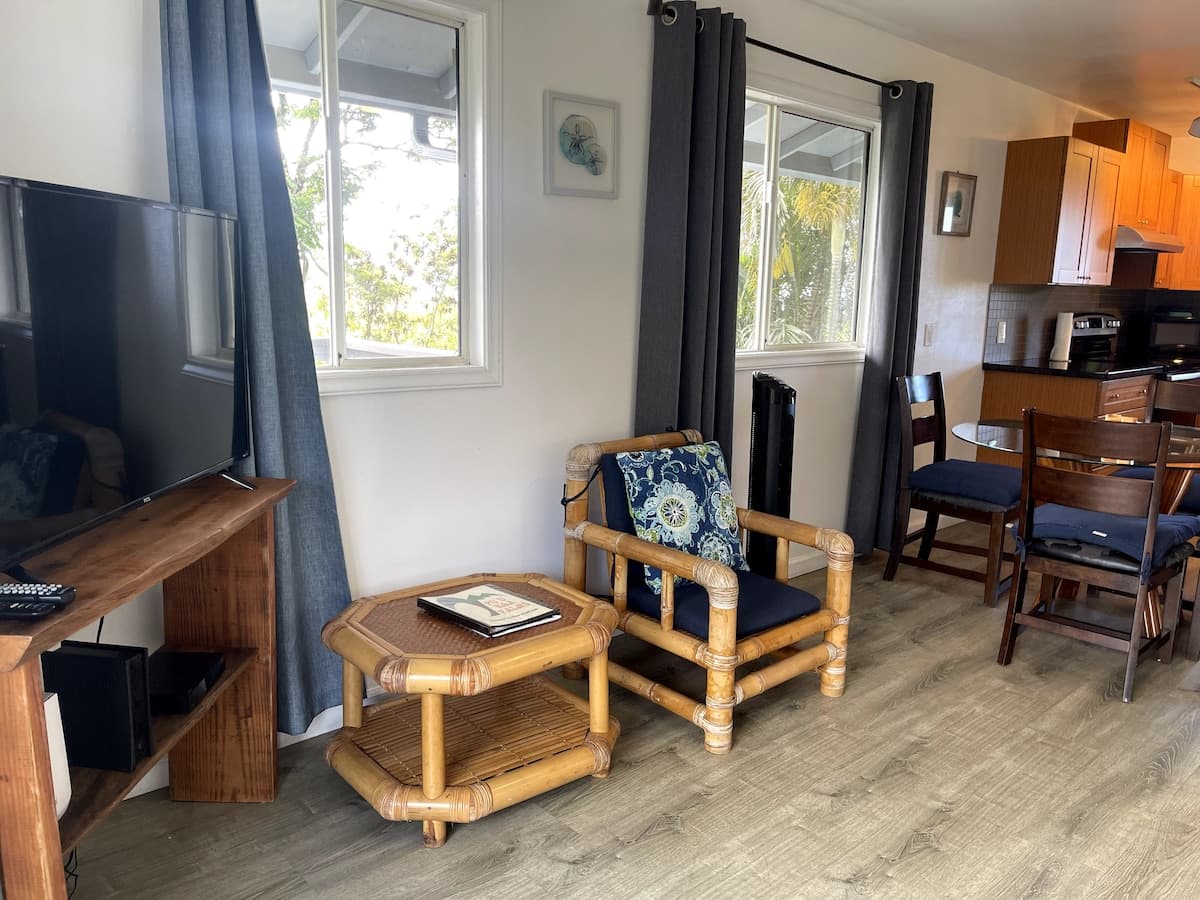 Bright 1BR Retreat, 2 Balconies + Full Kitchen - Photo 2