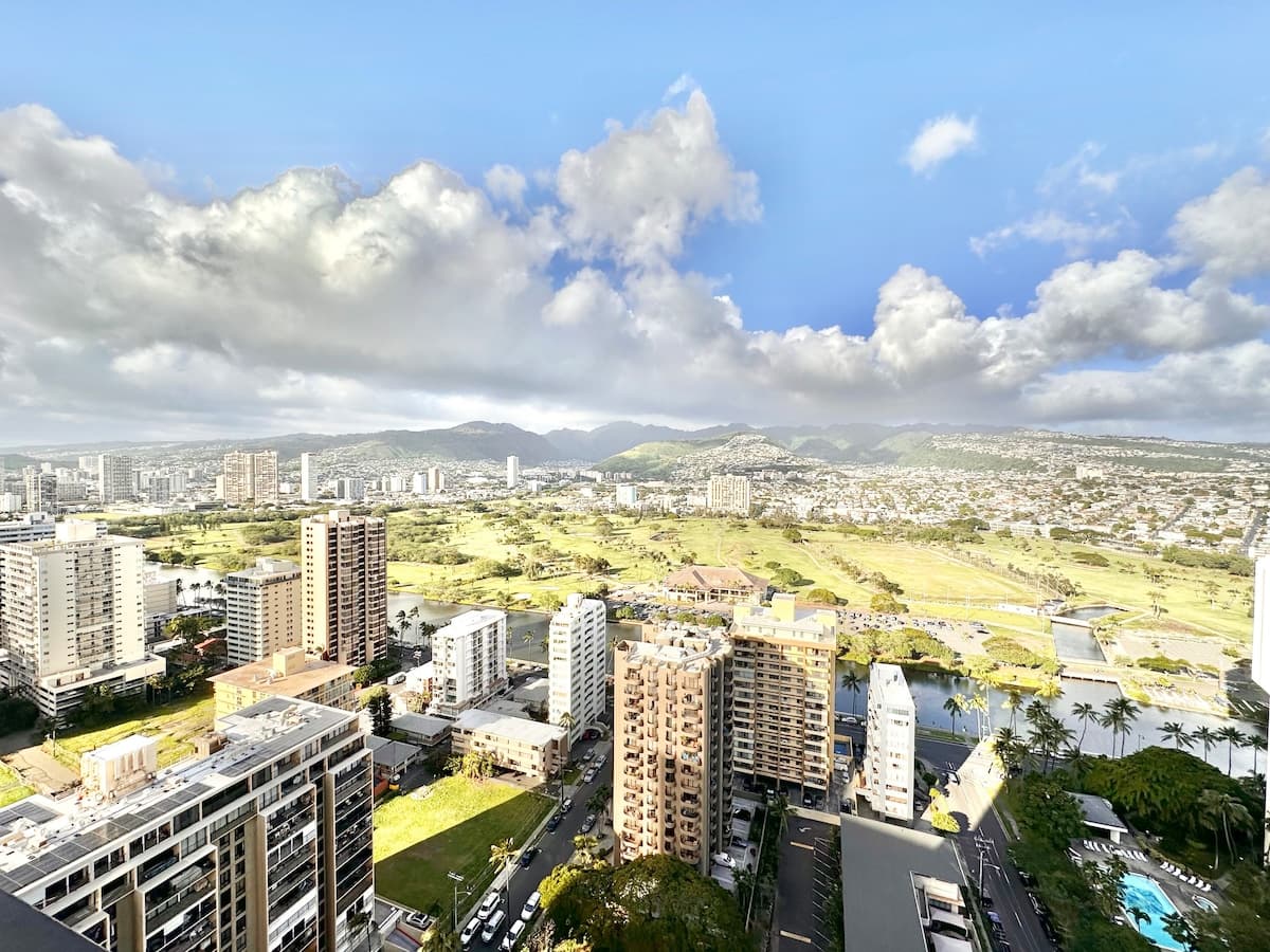 33FL-Renovated Elegant Waikiki 1BR+Free Parking - Photo 1