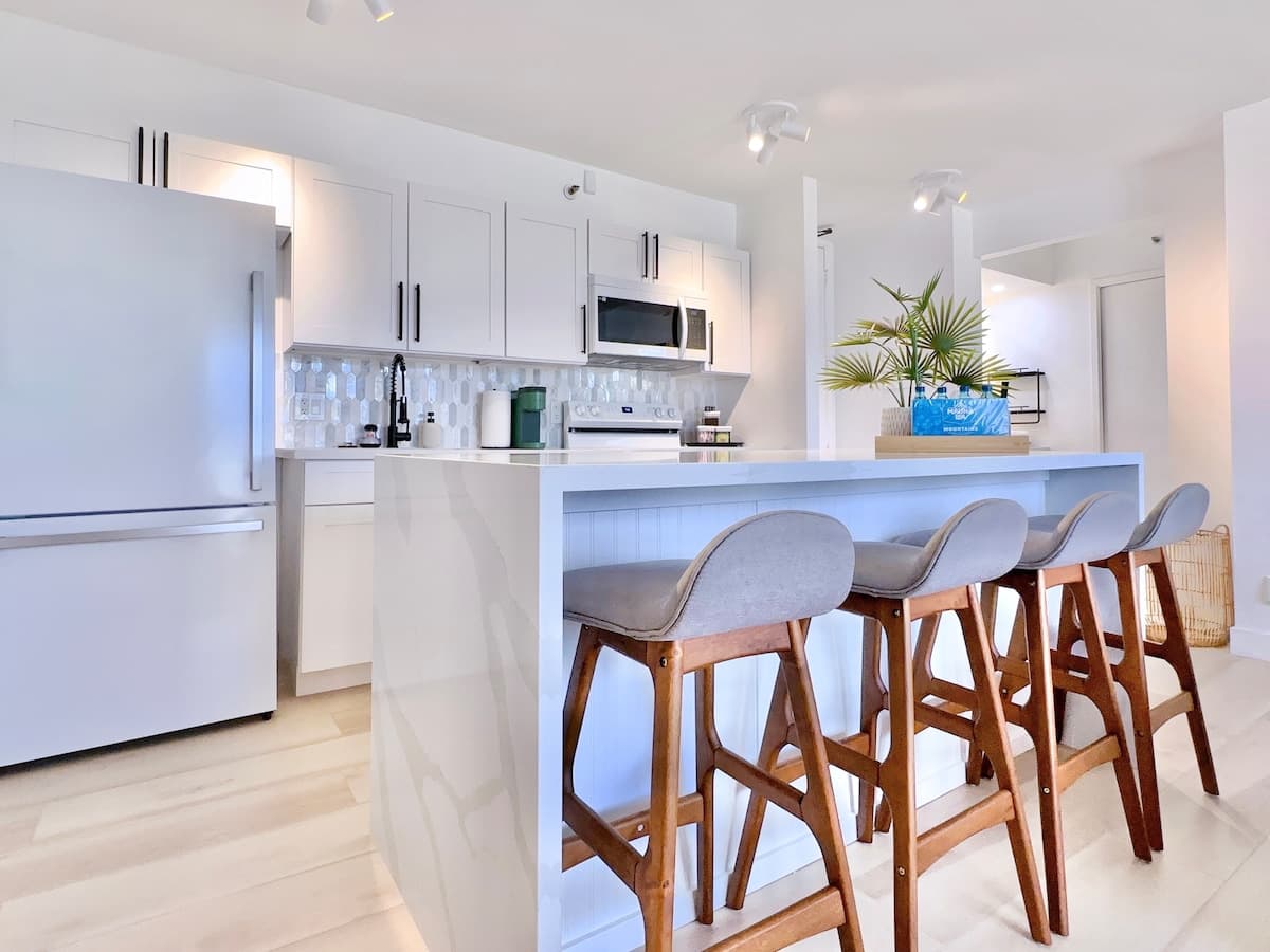 33FL-Renovated Elegant Waikiki 1BR+Free Parking - Photo 4