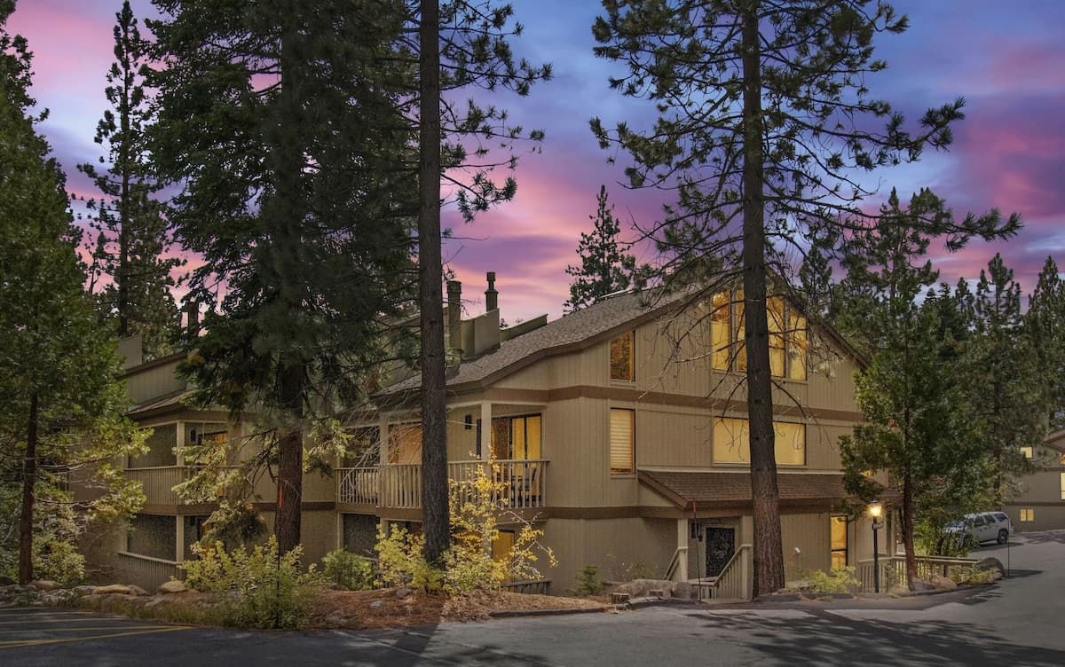 Cozy End Unit with Two Decks Near Lake & Northstar - Photo 4