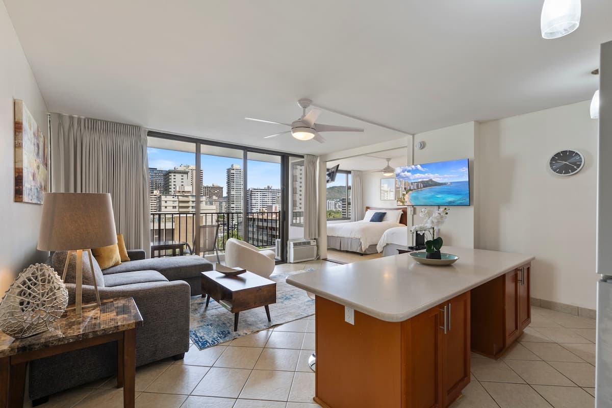 Condo in Honolulu · ★4.67 · 1 bedroom · 3 beds · 1 private bath - Photo 2